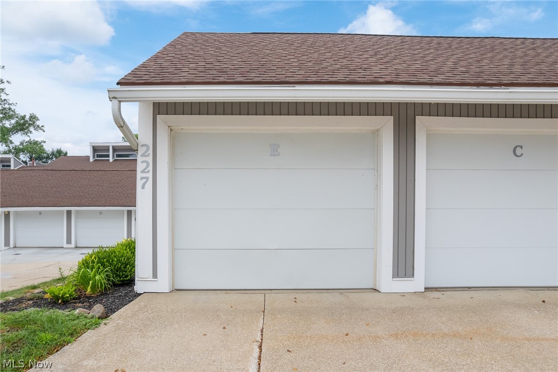 227-E Portage Lakes Drive Akron OH 44319