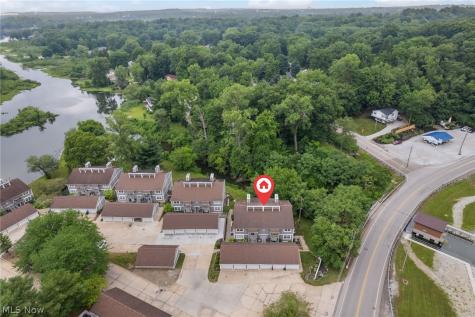 227-E Portage Lakes Drive Akron OH 44319