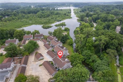 227-E Portage Lakes Drive Akron OH 44319