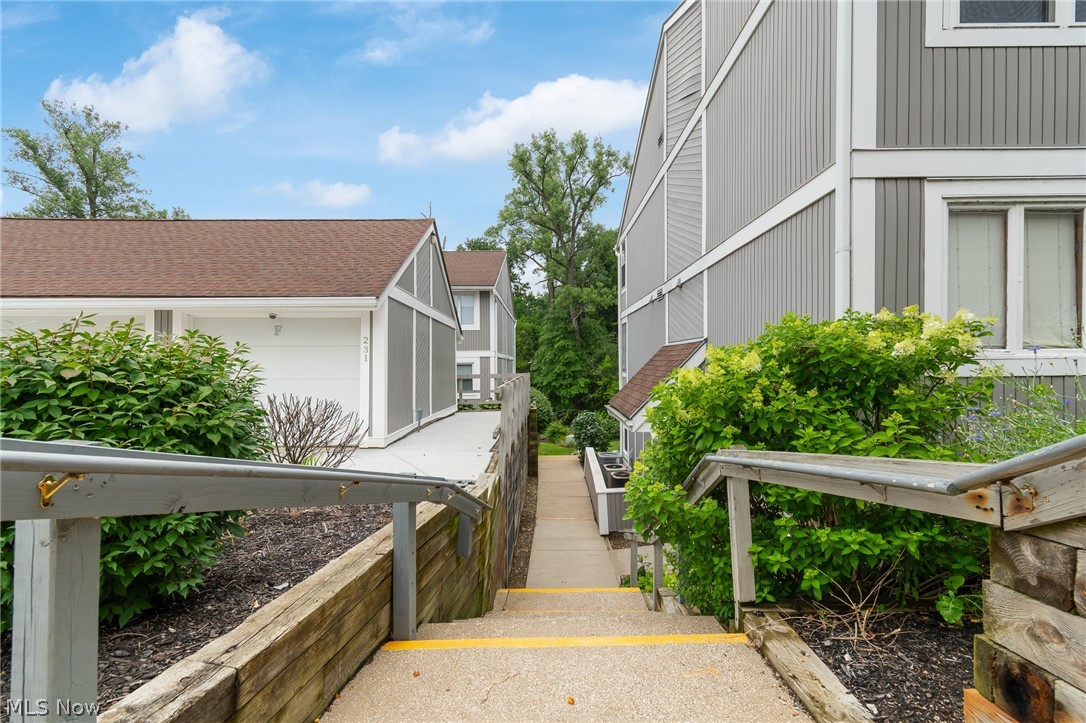 227-E Portage Lakes Drive Akron OH 44319
