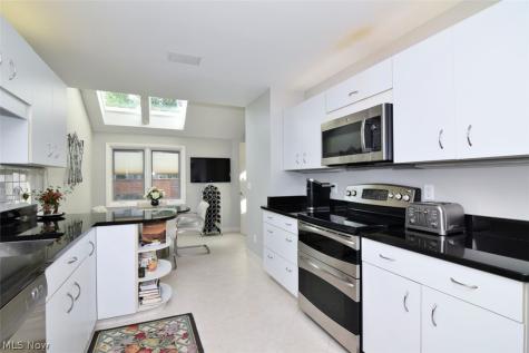 25450 Fairmount Beachwood OH 44122