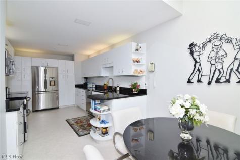 25450 Fairmount Beachwood OH 44122