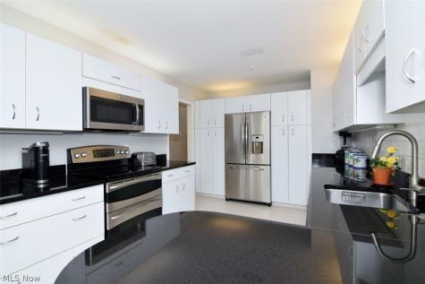 25450 Fairmount Beachwood OH 44122