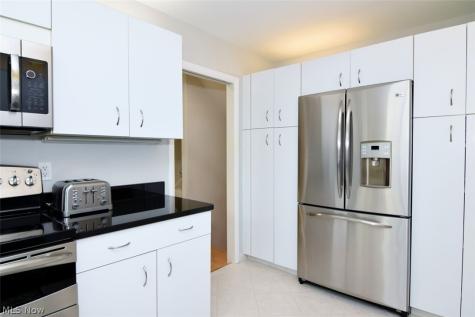 25450 Fairmount Beachwood OH 44122