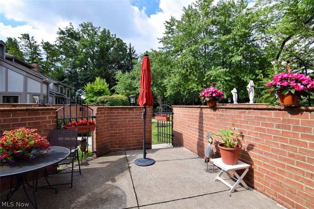 25450 Fairmount Beachwood OH 44122