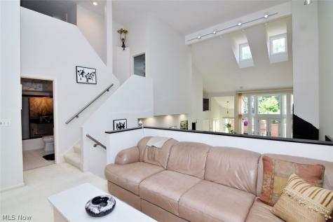 25450 Fairmount Beachwood OH 44122