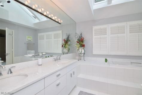 25450 Fairmount Beachwood OH 44122