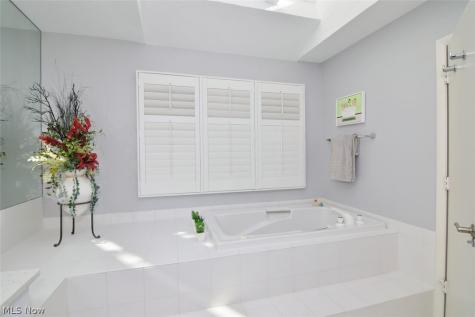 25450 Fairmount Beachwood OH 44122