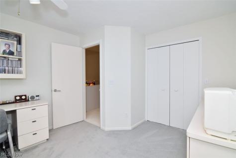 25450 Fairmount Beachwood OH 44122