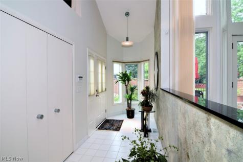 25450 Fairmount Beachwood OH 44122