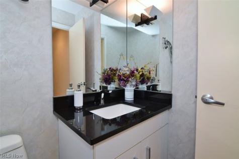 25450 Fairmount Beachwood OH 44122