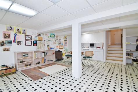 25450 Fairmount Beachwood OH 44122