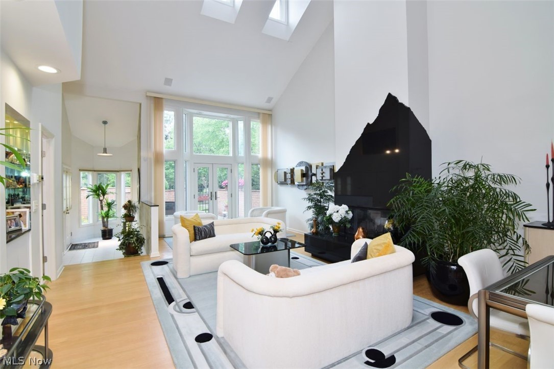 25450 Fairmount Beachwood OH 44122