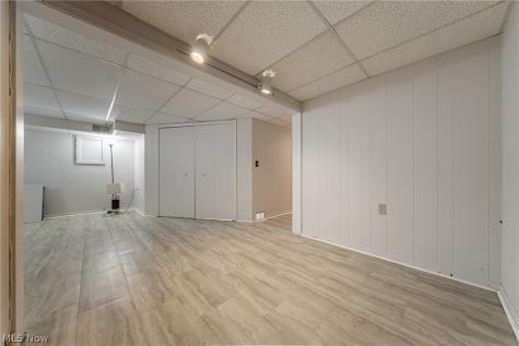 68 Landings Way Avon Lake OH 44012