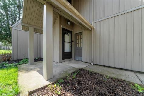 68 Landings Way Avon Lake OH 44012