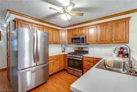 332 W Heatherwood Drive Barberton OH 44203