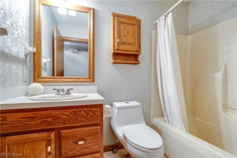 332 W Heatherwood Drive Barberton OH 44203