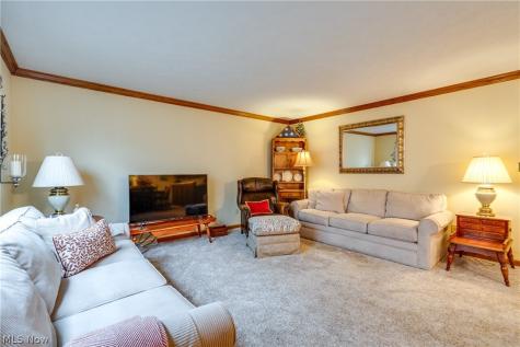 332 W Heatherwood Drive Barberton OH 44203