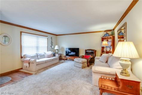332 W Heatherwood Drive Barberton OH 44203