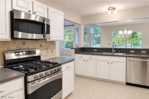 29433 Hummingbird Circle Westlake OH 44145