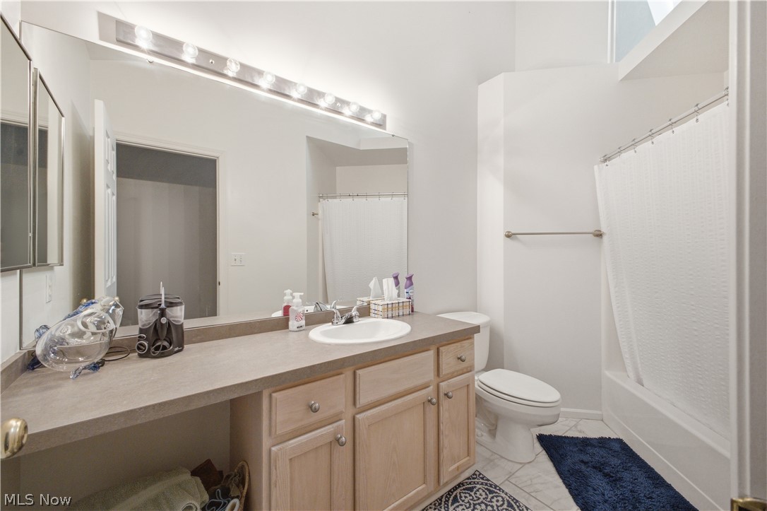 126 N Aspen Court Warren OH 44484