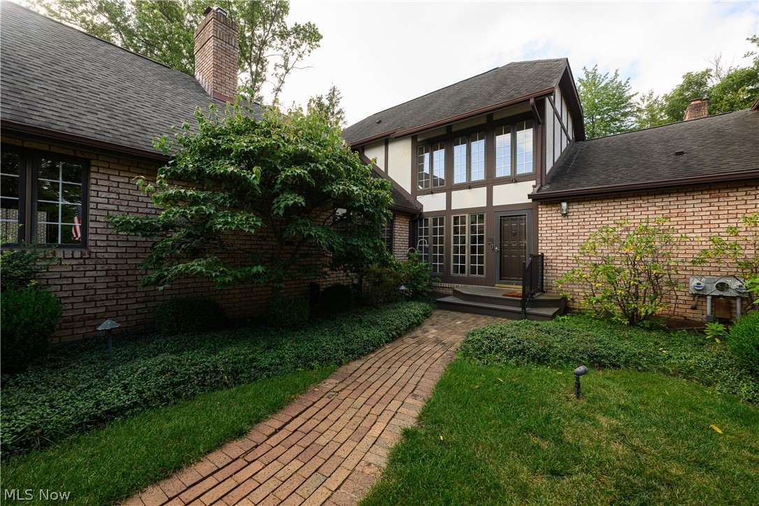 16 S Bentley Drive SE Canton OH 44709