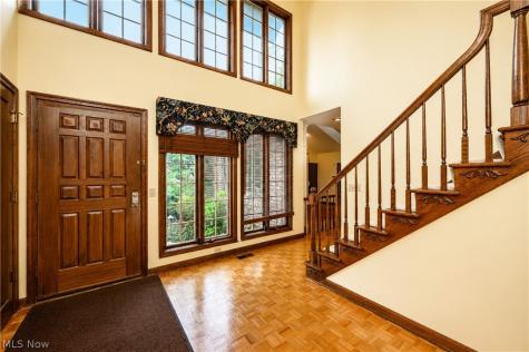 16 S Bentley Drive SE Canton OH 44709
