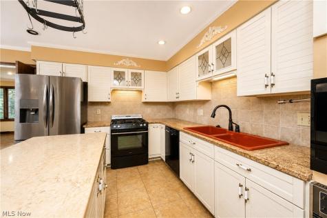 16 S Bentley Drive SE Canton OH 44709