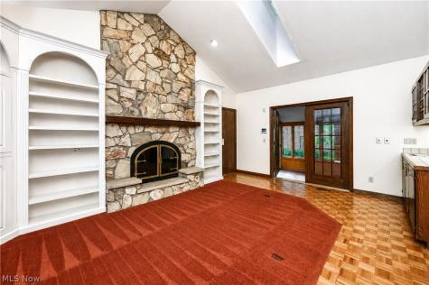 16 S Bentley Drive SE Canton OH 44709