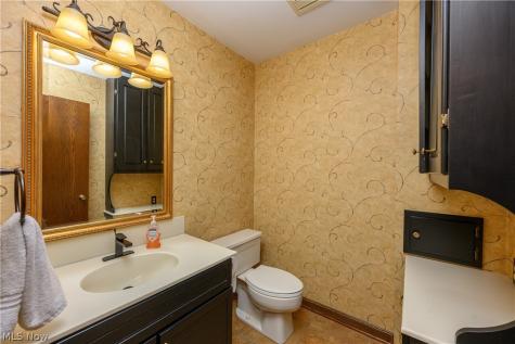 16 S Bentley Drive SE Canton OH 44709