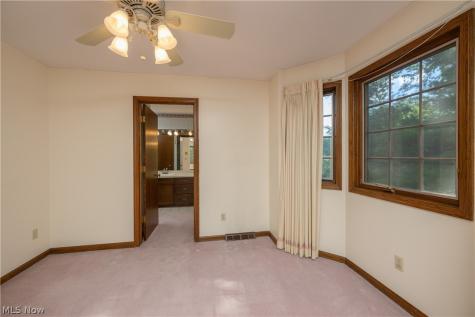 16 S Bentley Drive SE Canton OH 44709
