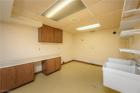 16 S Bentley Drive SE Canton OH 44709