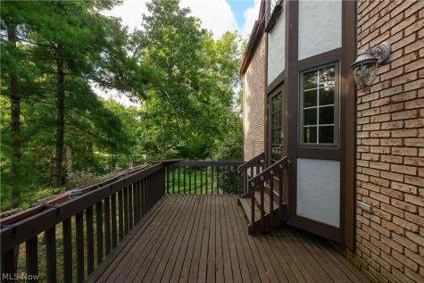 16 S Bentley Drive SE Canton OH 44709