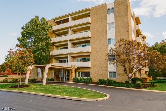 Rocky River OH, 2039 Wooster Road, Unit D22