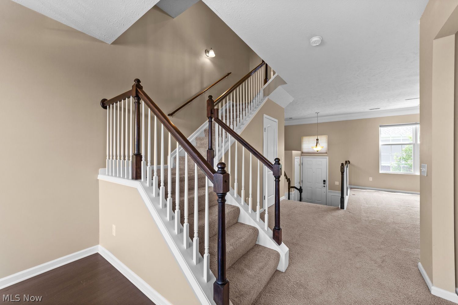 6136 N Pointe Beachwood OH 44124