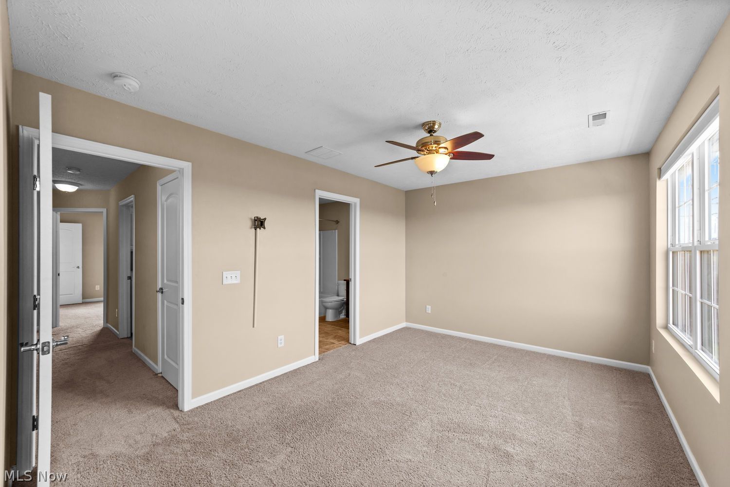 6136 N Pointe Beachwood OH 44124