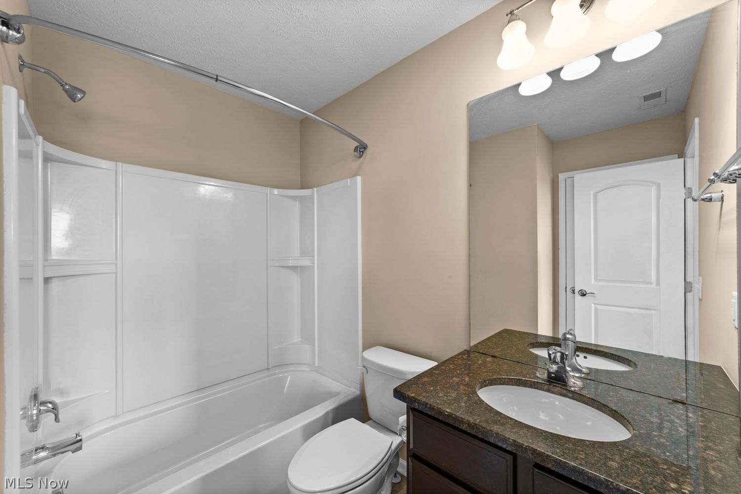 6136 N Pointe Beachwood OH 44124