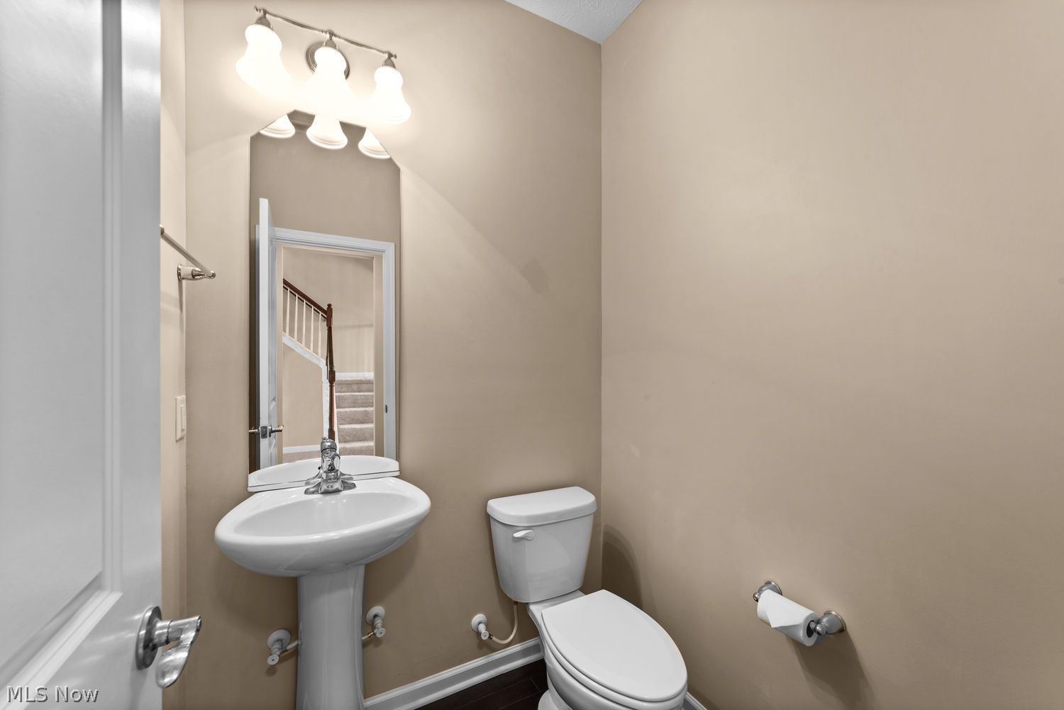 6136 N Pointe Beachwood OH 44124
