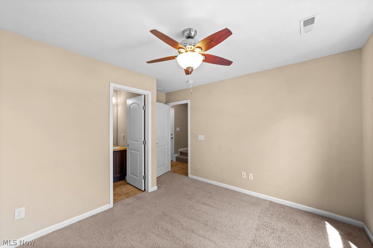6136 N Pointe Beachwood OH 44124