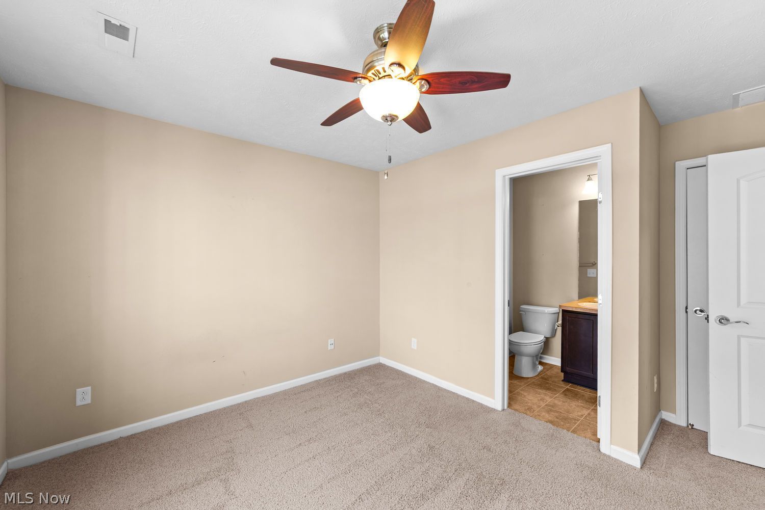 6136 N Pointe Beachwood OH 44124