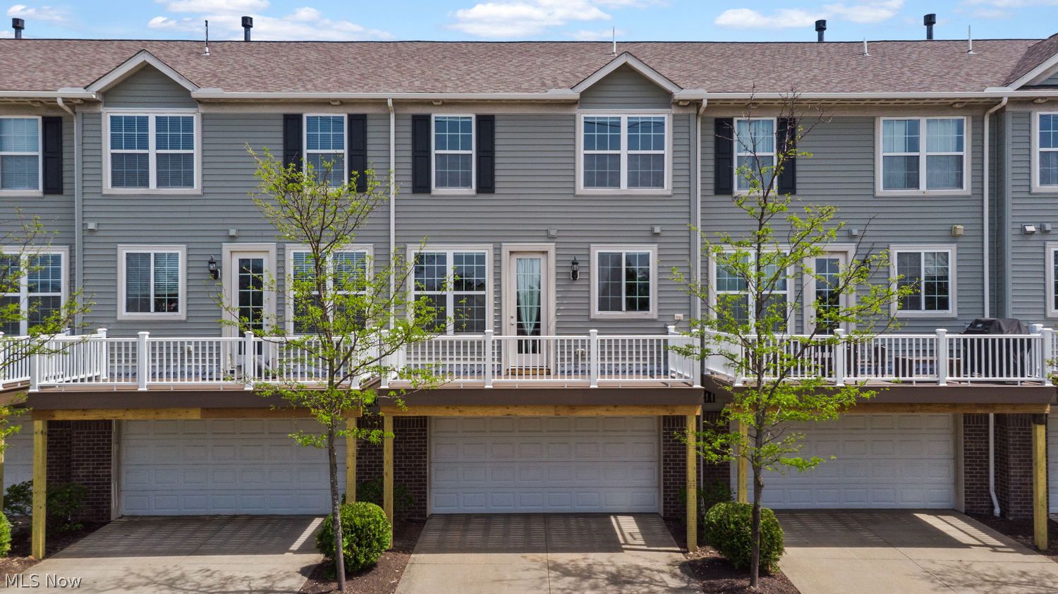 6136 N Pointe Beachwood OH 44124