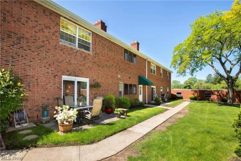 2854 Pease Drive Rocky River OH 44116