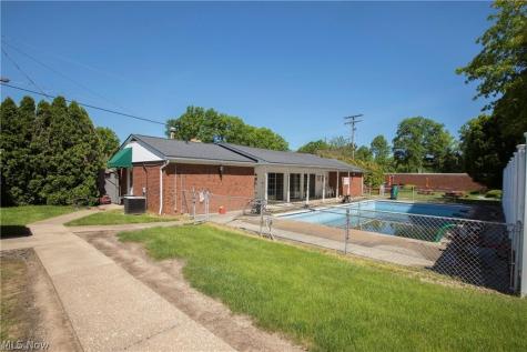 2854 Pease Drive Rocky River OH 44116