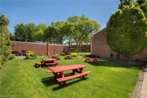 2854 Pease Drive Rocky River OH 44116