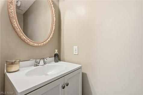 542 Topaz Lane Brunswick OH 44212