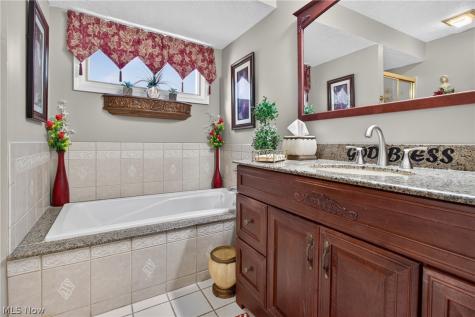 4521 Oakhill Boulevard Lorain OH 44053