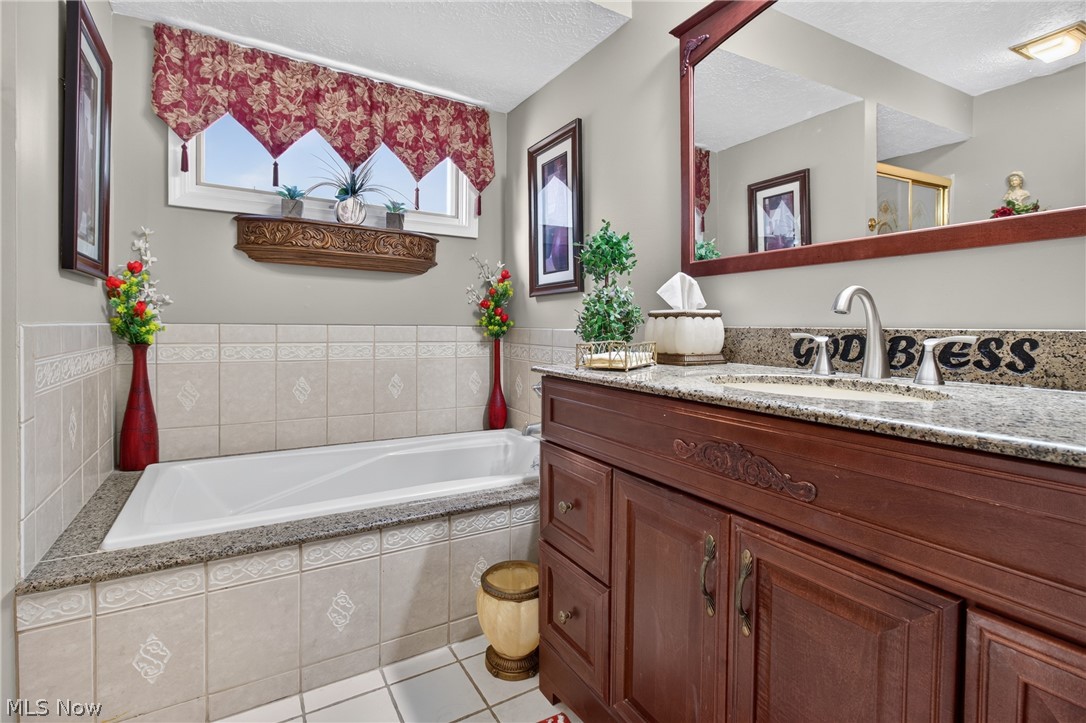 4521 Oakhill Boulevard Lorain OH 44053