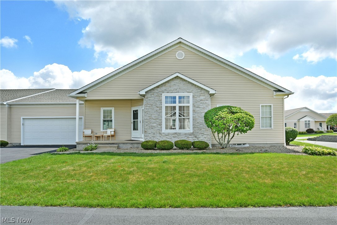 24 Abbington Drive NW Warren OH 44481