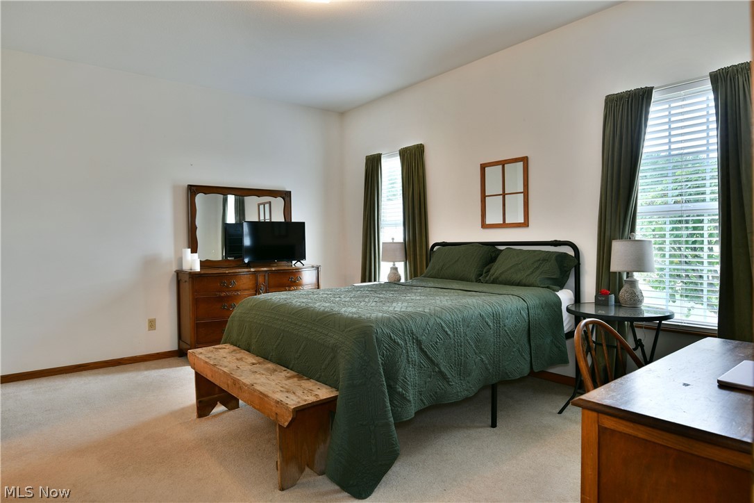 24 Abbington Drive NW Warren OH 44481