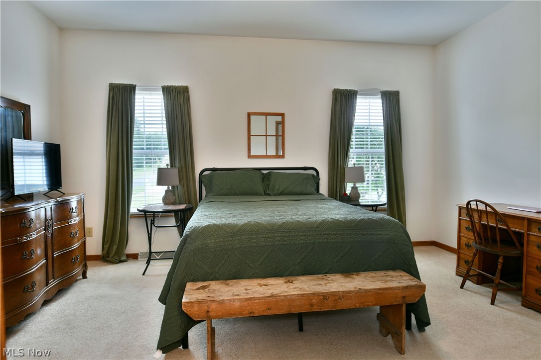 24 Abbington Drive NW Warren OH 44481